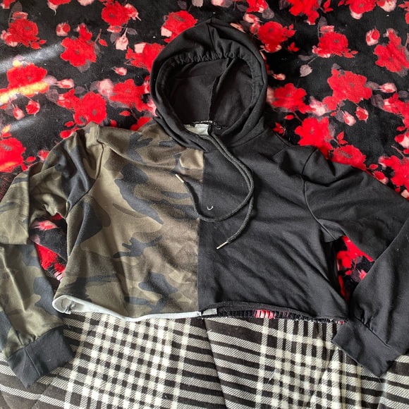 Camo crop hoodie - Picture 1 of 3